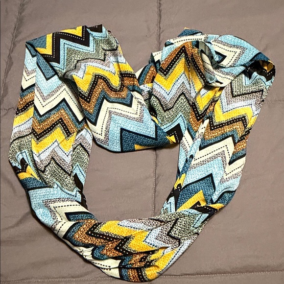 Chevron Patterned Scarf - Multicolor - Picture 2 of 2